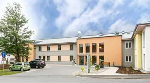 Senioren Servicehaus Neusprg Außenansicht SeniorenSericehaus